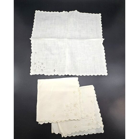 Vintage Cream Embroidered Linen Napkins With Scalloped Edges Set of 4 JJ3965 - Picture 3 of 5
